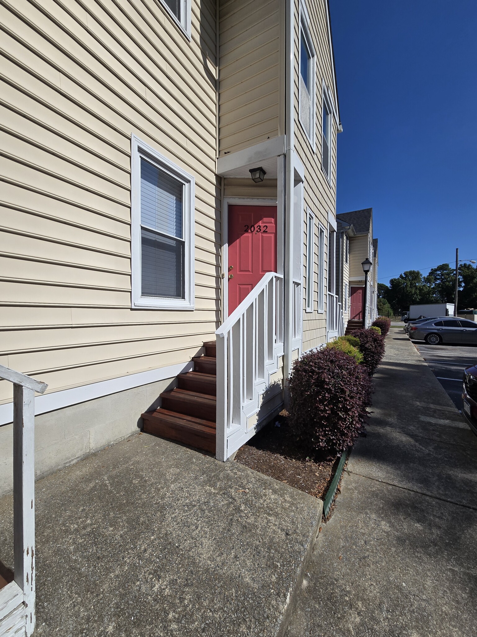 Front door - 2032 Elmhurst Ln