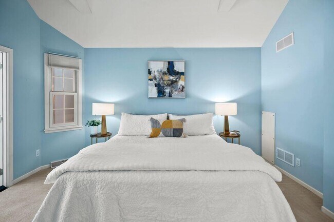 Building Photo - 5160 N Kent Ave