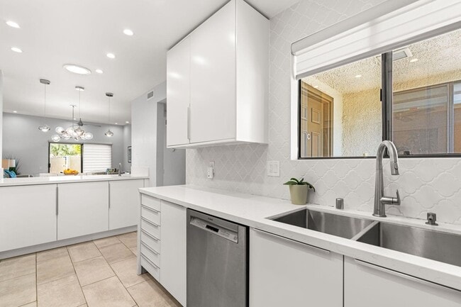 Building Photo - 877 E Arenas Rd