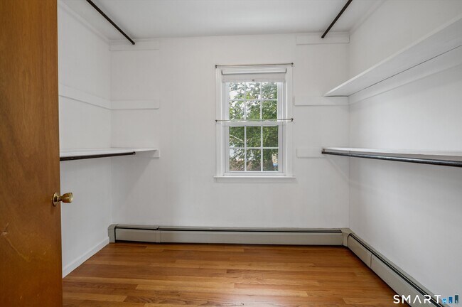 Building Photo - 32 Hollow Wood Ln
