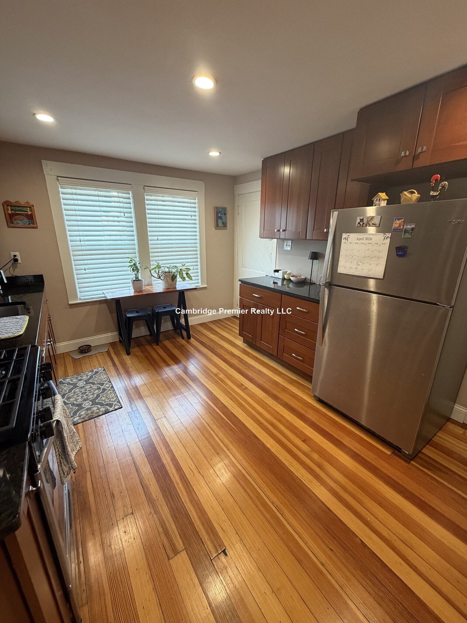 Building Photo - 538 Main St