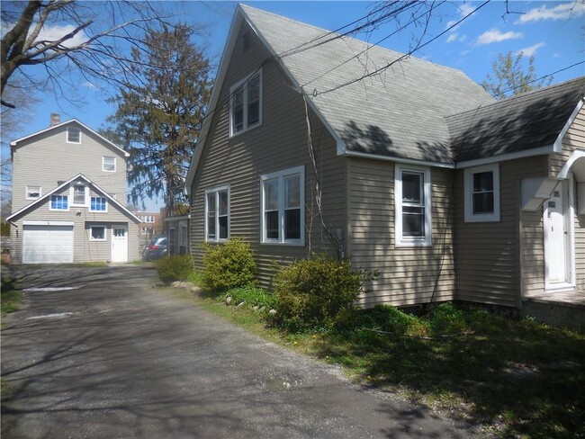 Building Photo - 10 Edmunds Ln