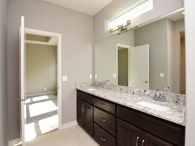 Building Photo - 19527 Shadow Ridge Dr