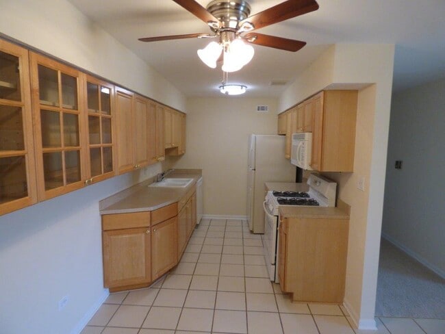 Building Photo - 1519 N Windsor Dr