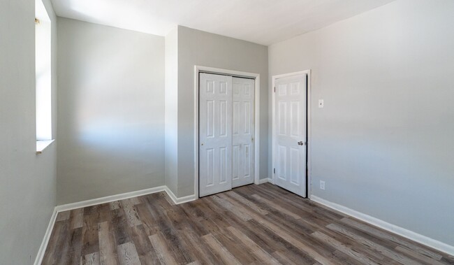 Building Photo - Newbold three bedroom