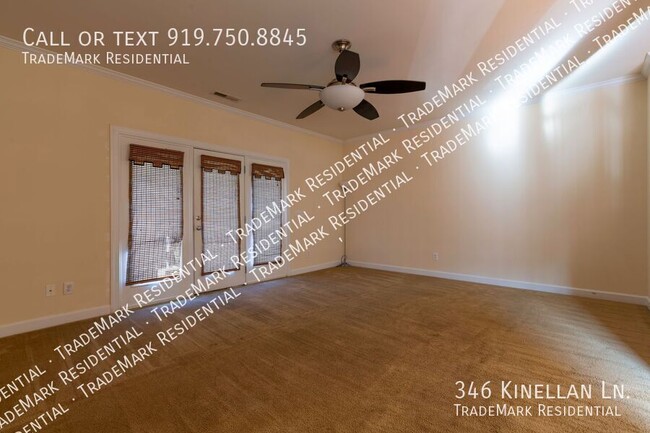 Building Photo - Spacious 4-Bedroom, 2.5-Bathroom Townhouse...