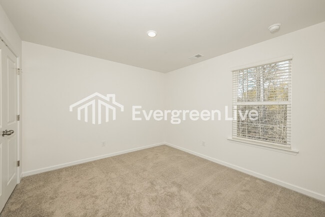 Building Photo - 2476 Lennox Rd SE