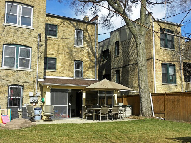 Building Photo - 1104 Hull Terrace