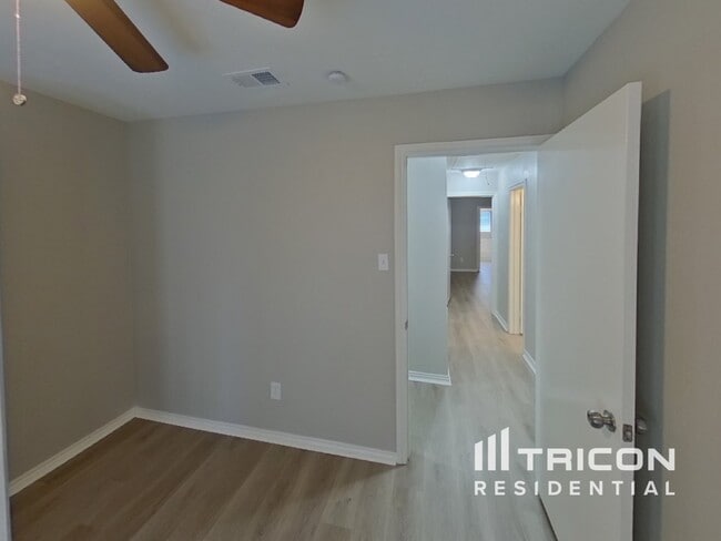 Building Photo - 10144 Desert Willow Dr