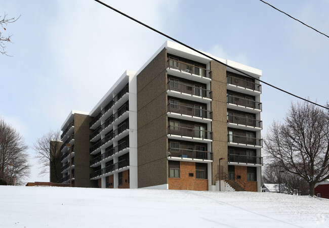 Building Photo - Wadsworth Tower