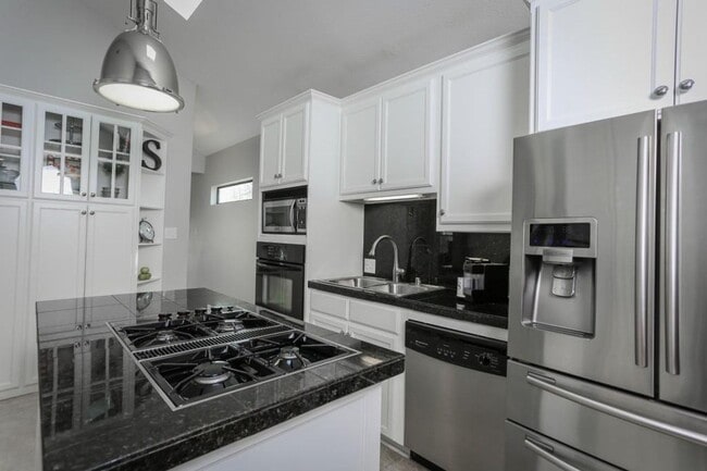 Building Photo - Newly Updated 3-Bedroom House in the Desir...