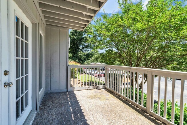 Building Photo - Bellemeade Highlands Condo