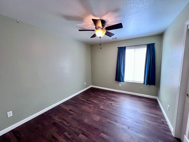 Building Photo - 654 Winery Ct