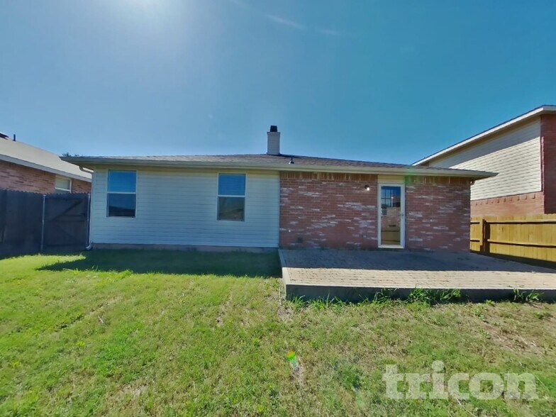 Building Photo - 6216 Thoroughbred Trail