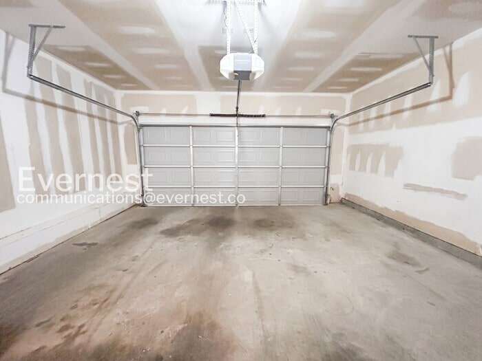 Building Photo - 200 Suttles Dr SW