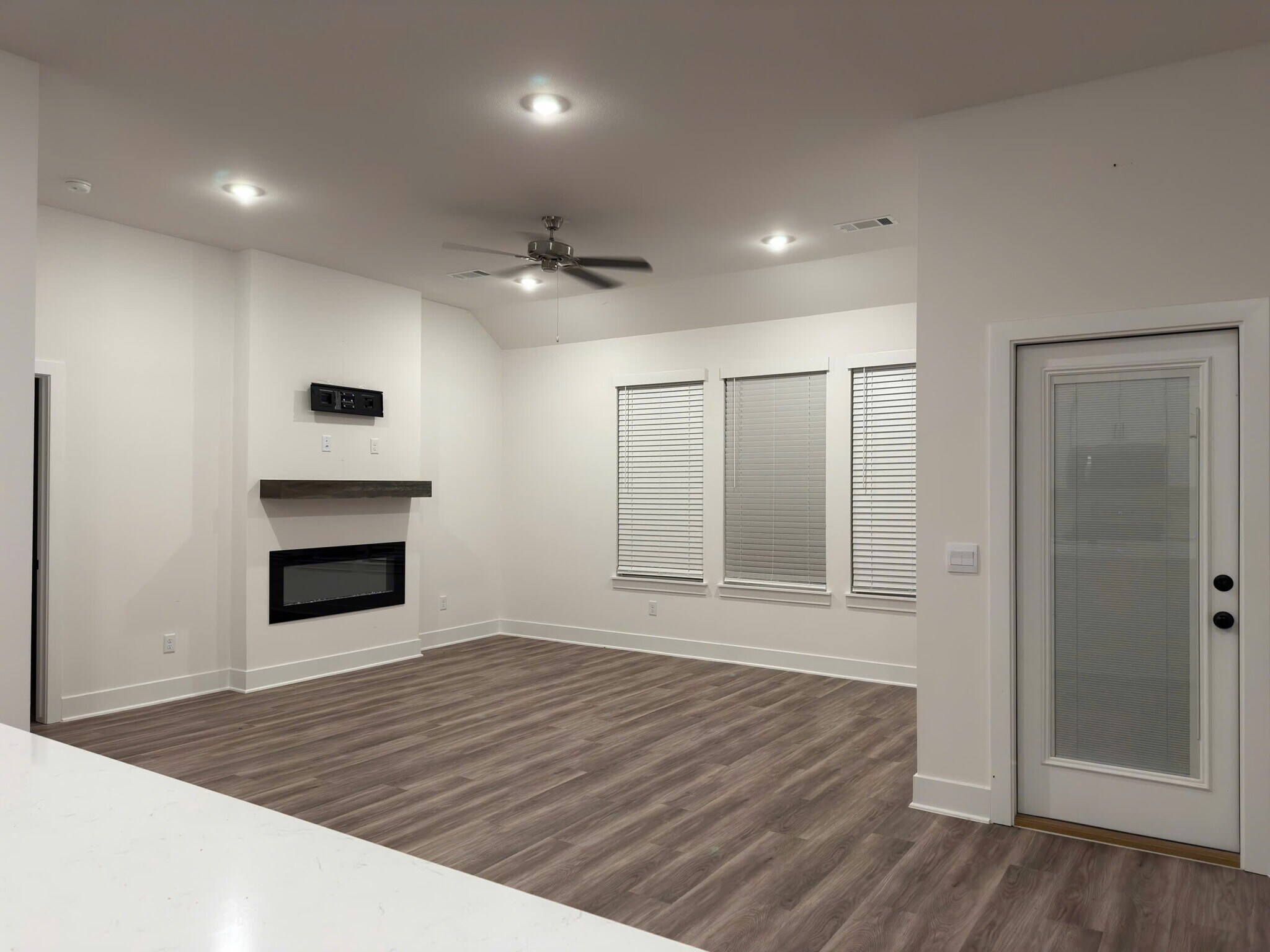 Building Photo - 4225 Florentina Ave