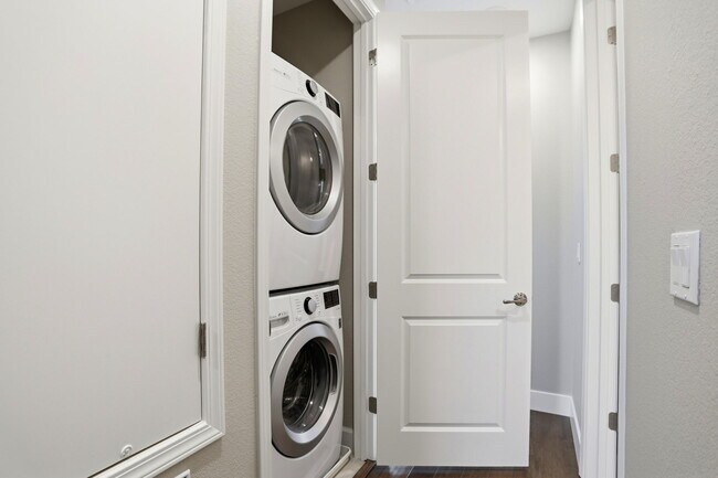 Building Photo - 621 Cinnamon Cir