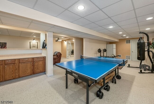 Building Photo - 706 Skyline Dr