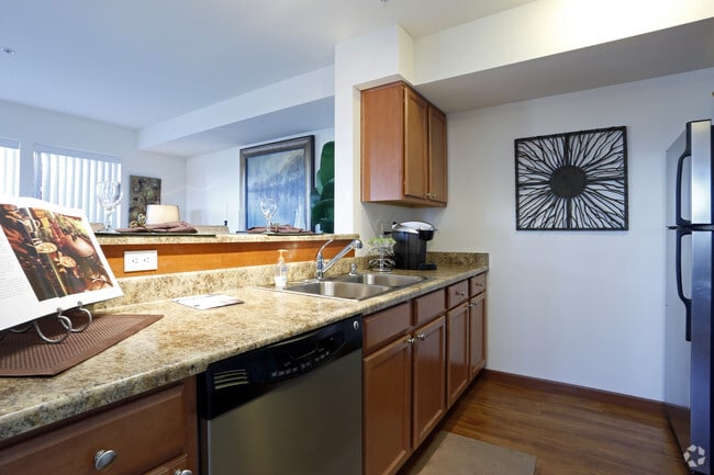 Interior Photo - Viewpoint