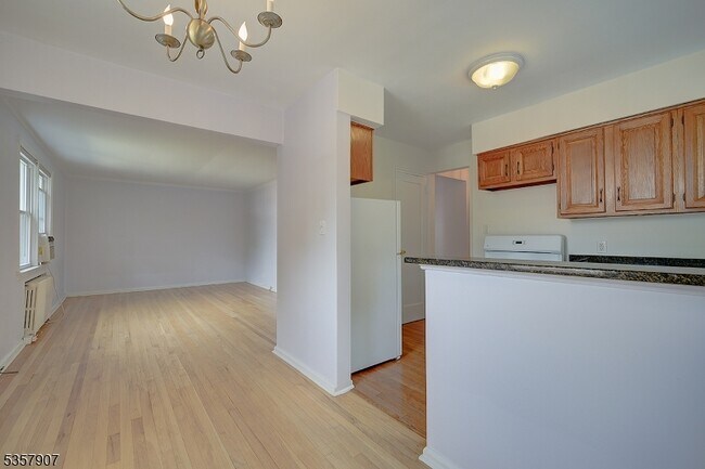 Building Photo - 349 Bloomfield Ave