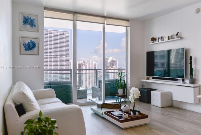 Building Photo - 950 Brickell Bay Dr