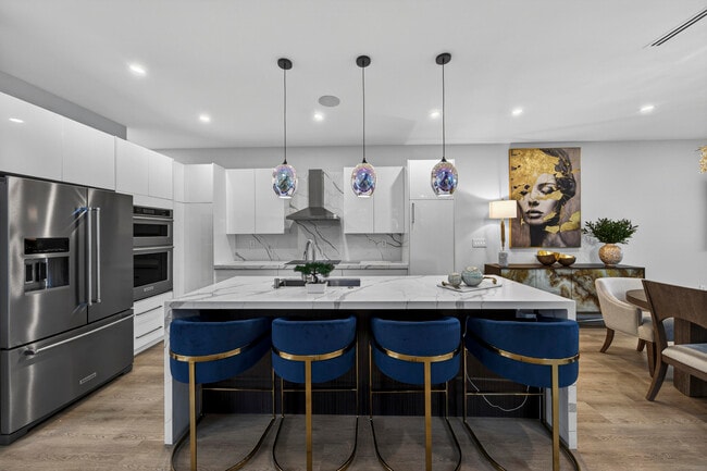 Building Photo - 1121 NE 17th Ave