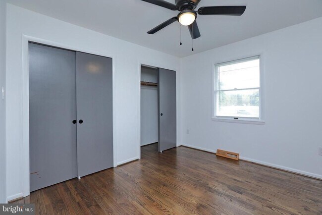 Building Photo - 8530 Wedding Dr
