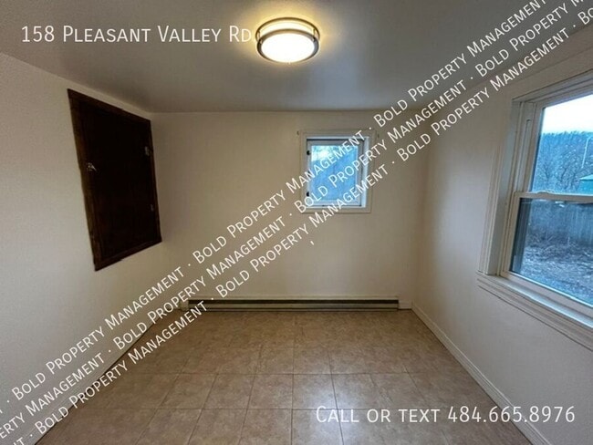 Building Photo - 158 Pleasant Valley Rd