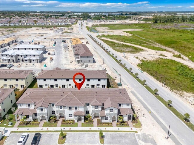 Building Photo - 2661 SE 28th St