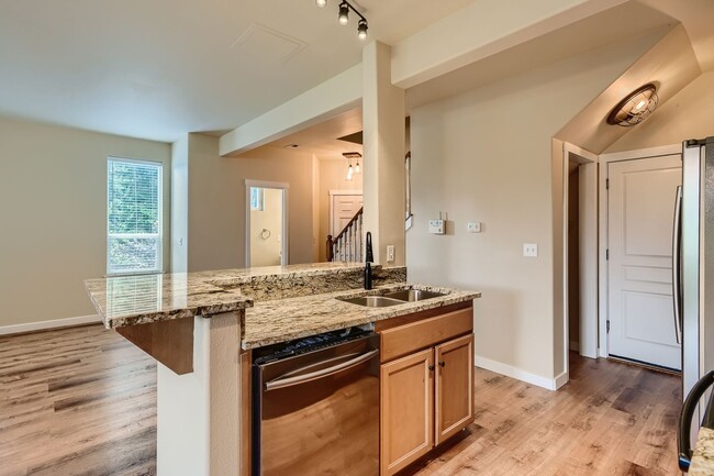 Building Photo - Beautiful 3 Bed 3 Bath Bonney Lake Home!