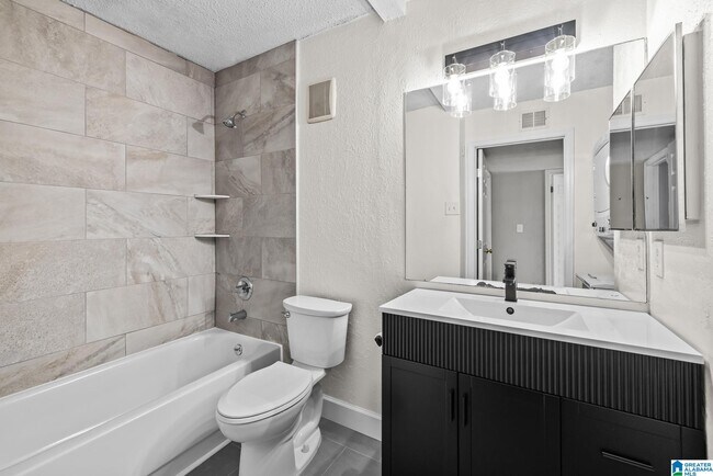 Building Photo - 3350 Altamont Rd S