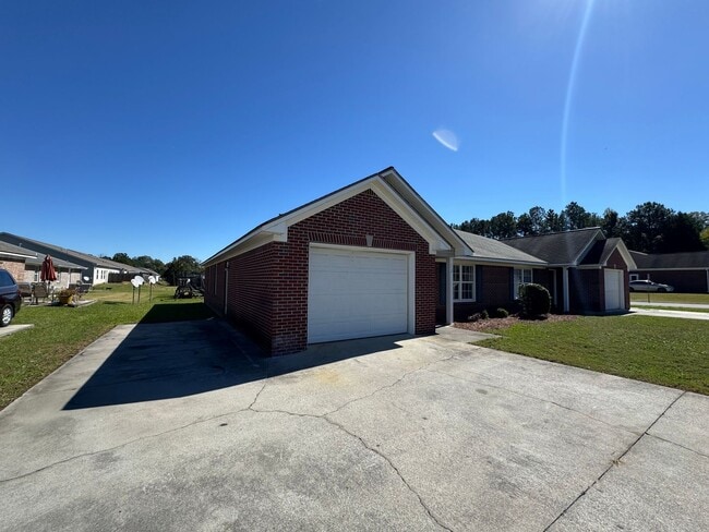 Building Photo - 110-112 Lyons Dr NW