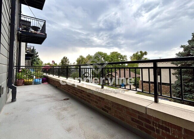 Building Photo - 3500 S Corona St