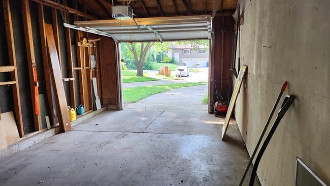 Building Photo - 2419 Adler Cir