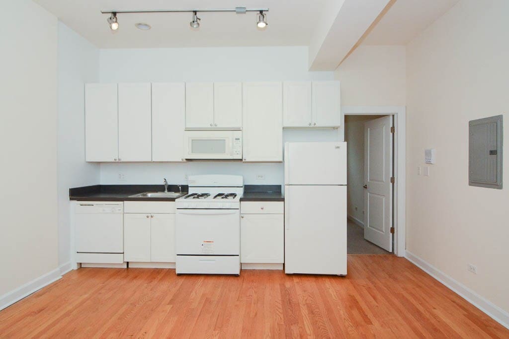 Building Photo - 4715 N Sheridan Rd