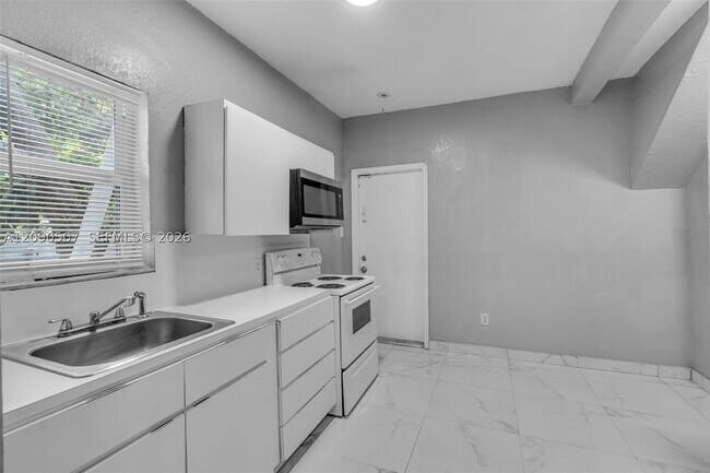 Building Photo - 285 NW 44th St