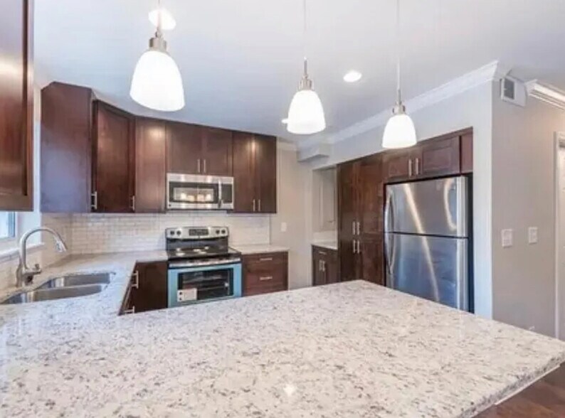 Building Photo - 7311 Cardigan Cir