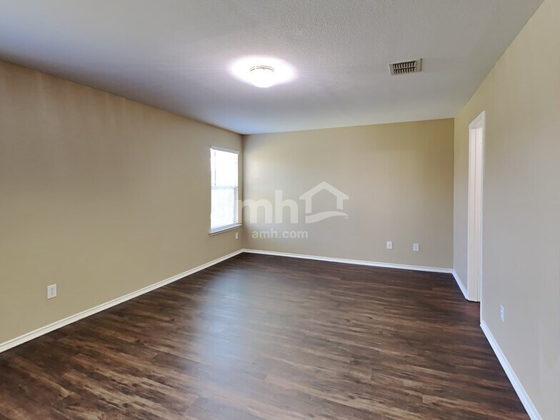 Building Photo - 4610 Elm Point Dr