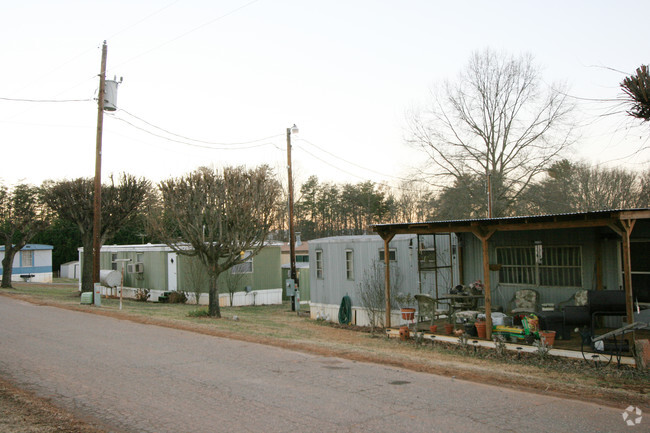 Building Photo - Suburban Valley