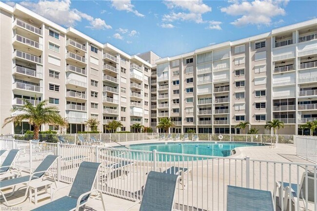 Building Photo - 3443 Gulf Shore Blvd N