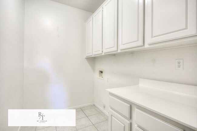 Building Photo - 3879 Bella Villagio Ave
