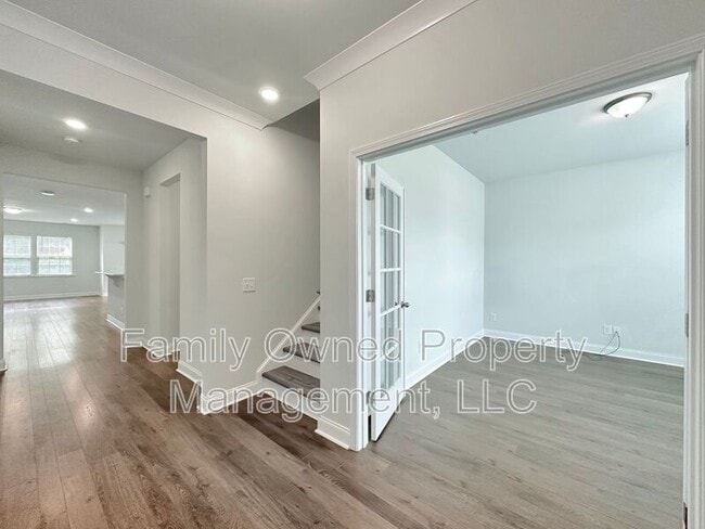 Building Photo - 302 Witch Hazel St