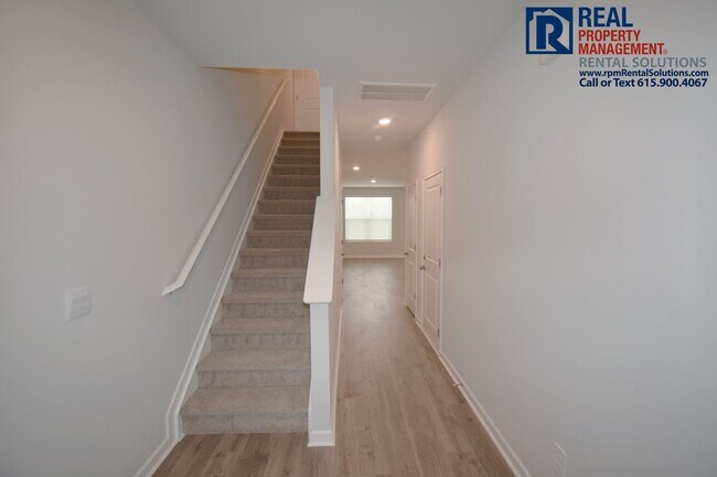 Building Photo - Like new 3bd townhome w/ attached 2 car garage & community pool! Washer/dryer included!