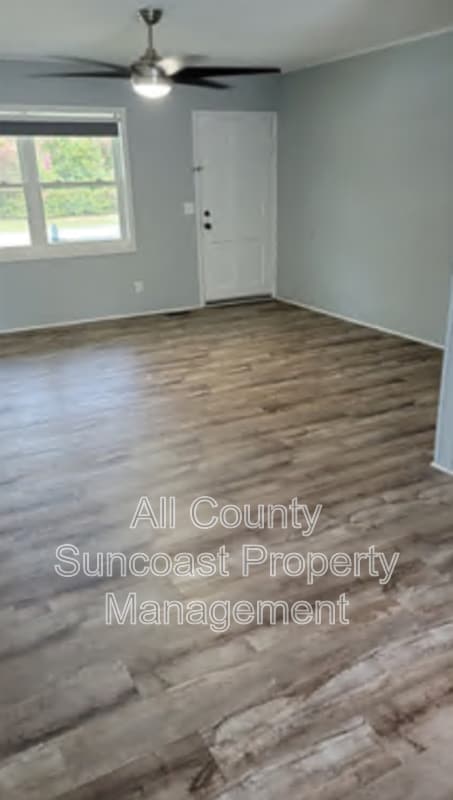 Building Photo - 208 NE Rowena St