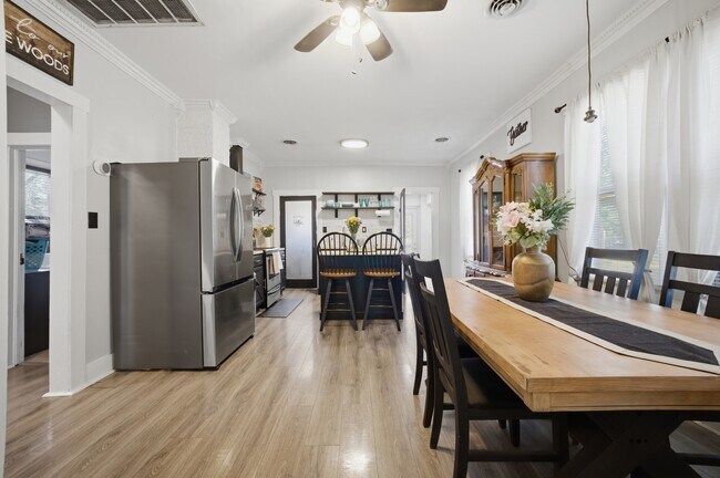 Building Photo - 1080 Green St