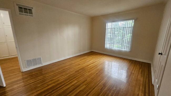 Primary Photo - 4221 Los Feliz Blvd