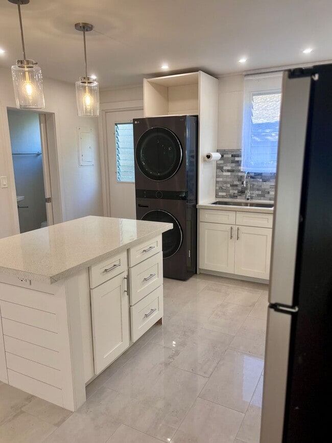 Building Photo - Available Now | 2 Bedroom, 2 Bathroom Townhouse with 1 Assigned Parking Stall at Tropic Gardens 1