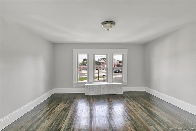 Building Photo - 2065 Barnum Ave