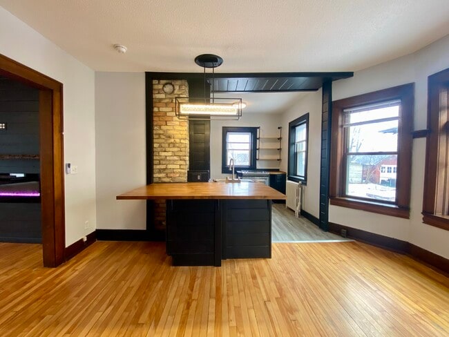 Building Photo - 780 Curfew St