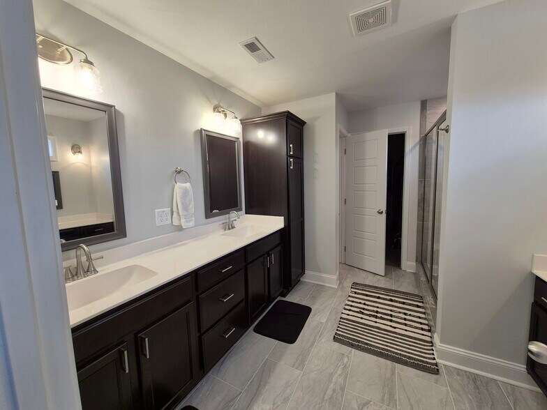 Master Bathroom - 207 King Rd